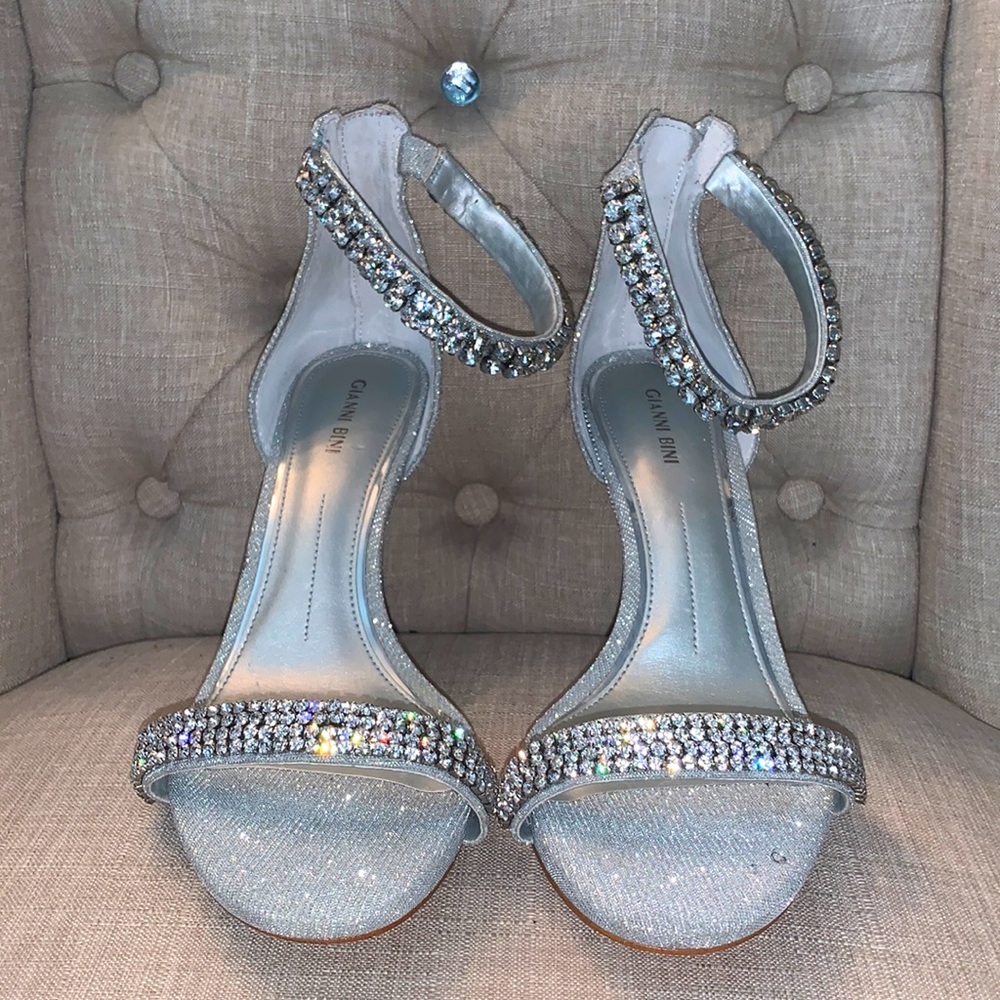 11M Silver Gianni Bini Heels